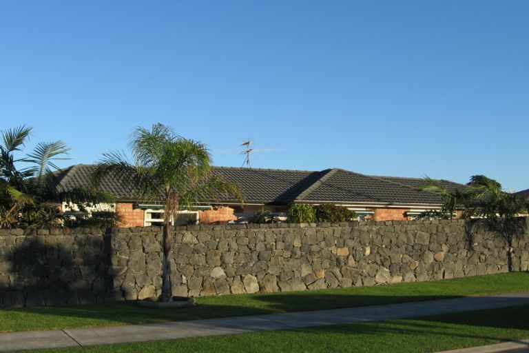 Photo of property in 5 Grand Drive, Orewa, 0931