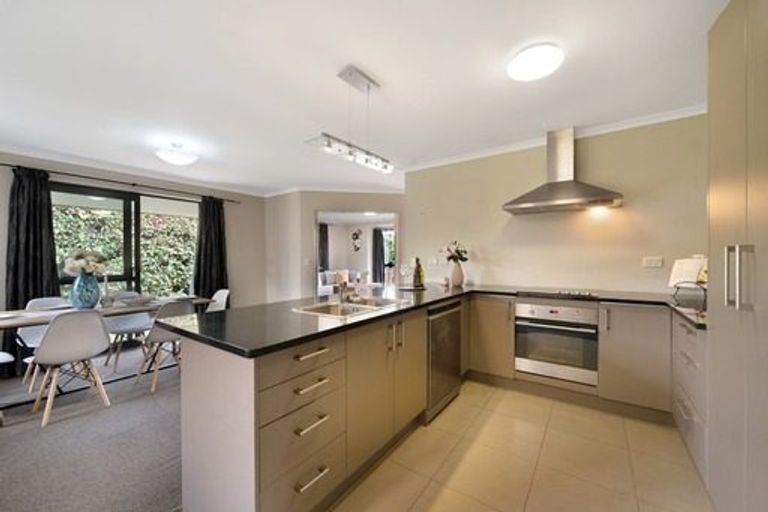 Photo of property in 2 Renata Crescent, Te Atatu Peninsula, Auckland, 0610