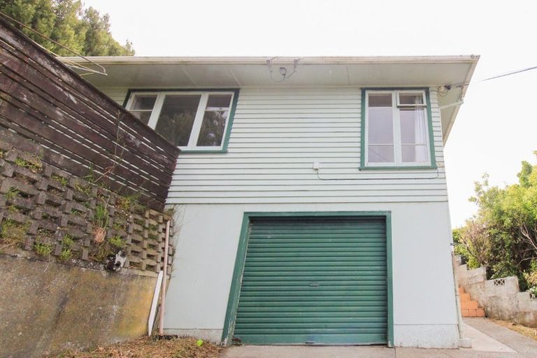 Photo of property in 28 Arapiko Street, Johnsonville, Wellington, 6037