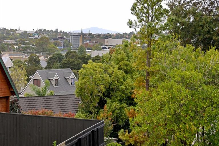 Photo of property in 1/25 Rhinevale Close, Henderson, Auckland, 0612