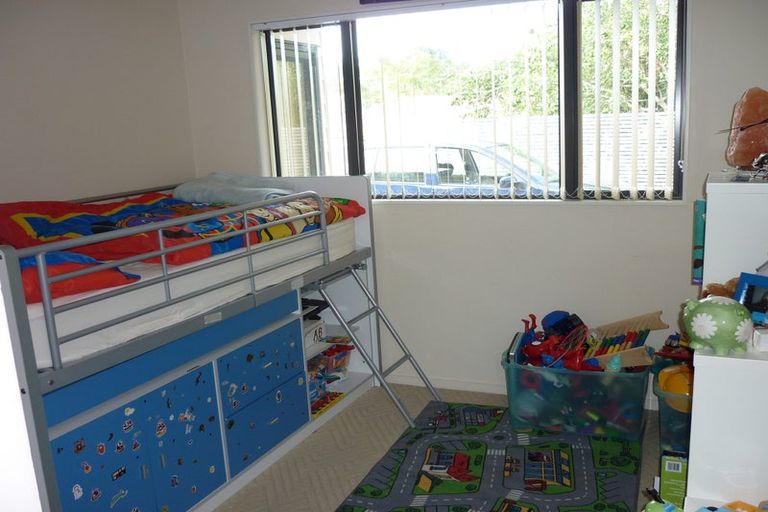 Photo of property in 64a Golf Road, New Lynn, Auckland, 0600