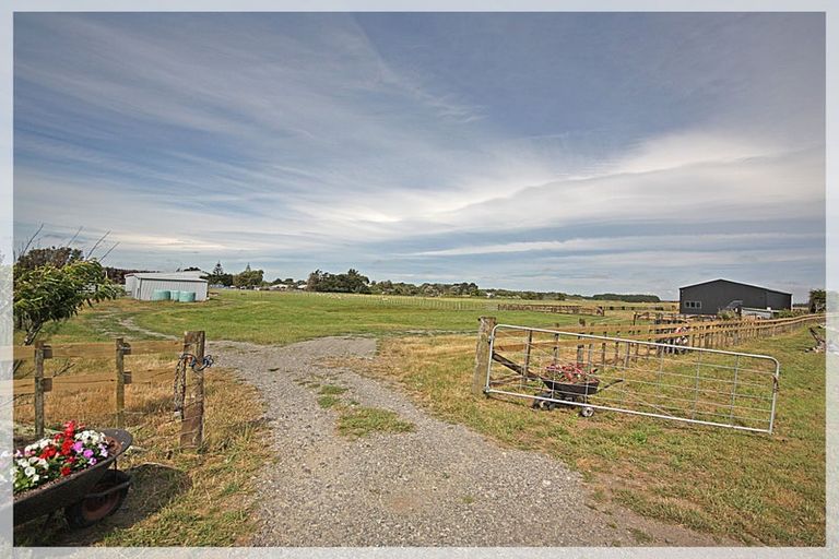 Photo of property in 10 Ripa Street, Tangimoana, 4822