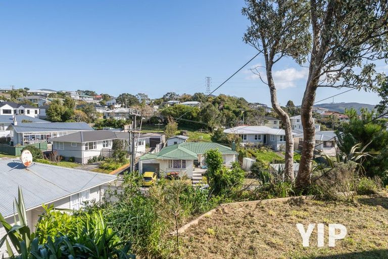 Photo of property in 58 Kenmore Street, Newlands, Wellington, 6037