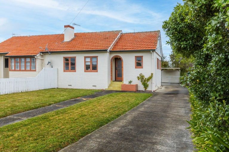 Photo of property in 21 Robert Street, Marton, 4710