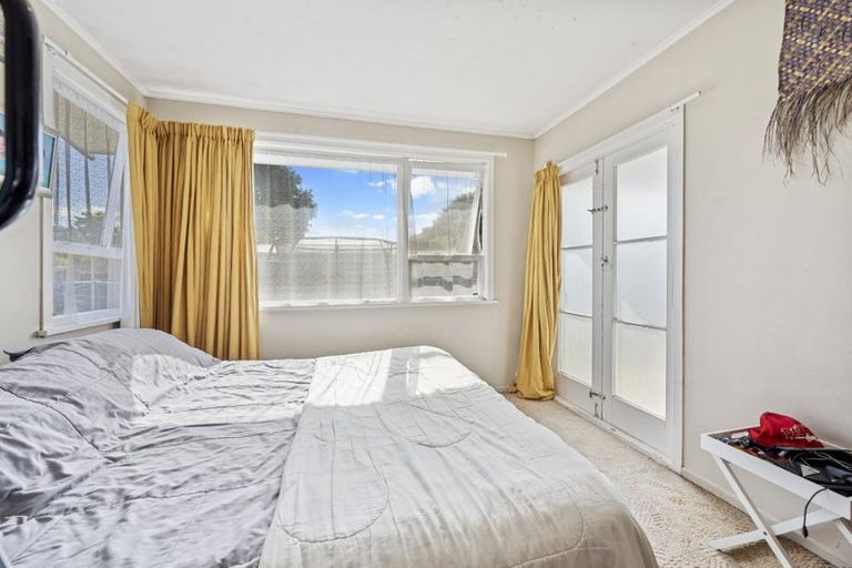 Photo of property in 61 Graham Avenue, Te Atatu Peninsula, Auckland, 0610