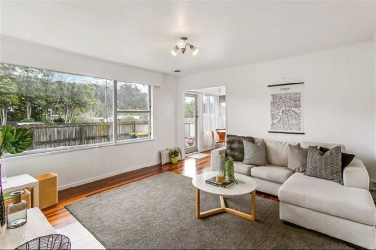Photo of property in 29 Woodside Road, Massey, Auckland, 0614
