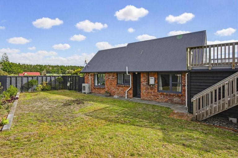 Photo of property in 10 Arataki Grove, Waitarere Beach, Levin, 5510