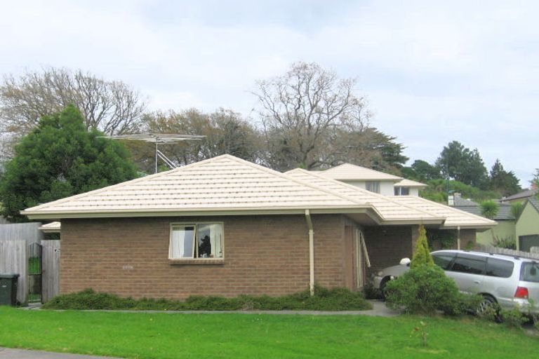 Photo of property in 54 Hewlett Road, Massey, Auckland, 0614