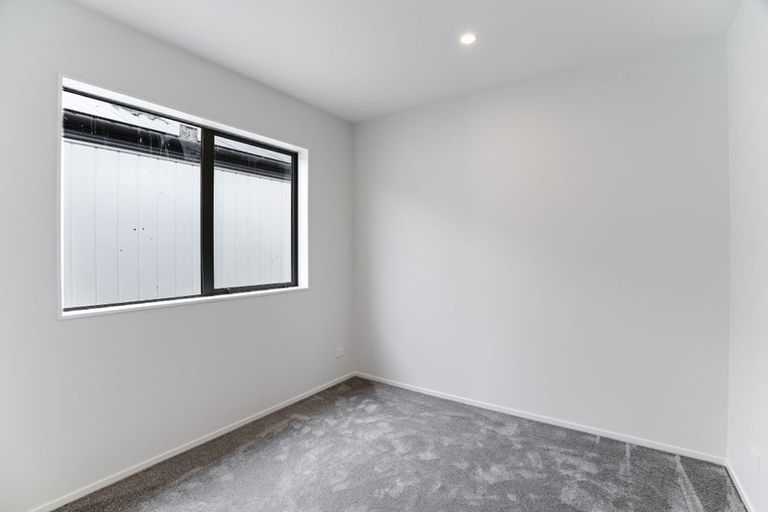 Photo of property in 10 Taiororua Avenue, Massey, Auckland, 0614