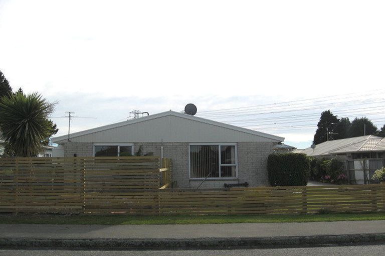 Photo of property in 3/122 Middlepark Road, Sockburn, Christchurch, 8042