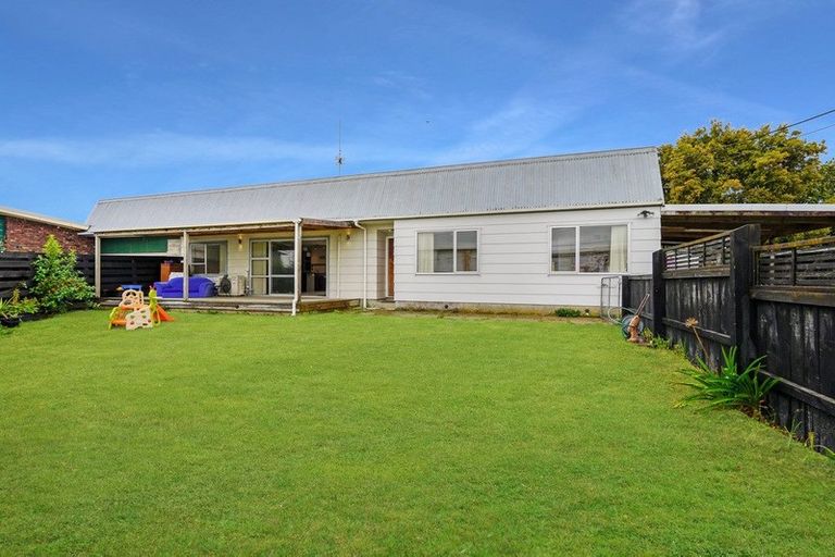 Photo of property in 17a/1 Tawa Road, Te Atatu Peninsula, Auckland, 0610