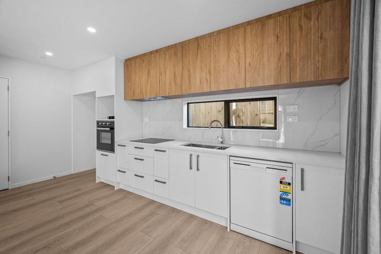 Photo of property in 16 Gossamer Drive, Pakuranga Heights, Auckland, 2010