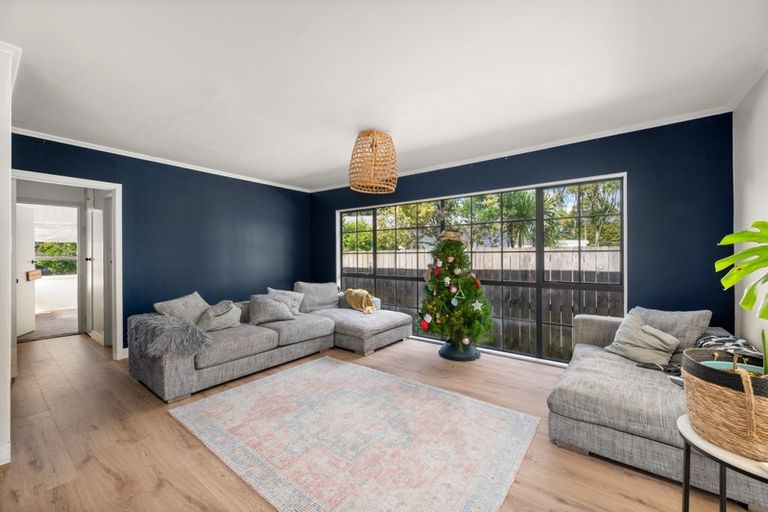 Photo of property in 10 Porter Avenue, Te Atatu South, Auckland, 0610