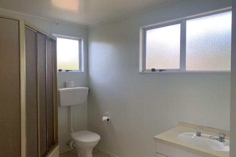 Photo of property in 5 Rapaki Place, Te Atatu Peninsula, Auckland, 0610