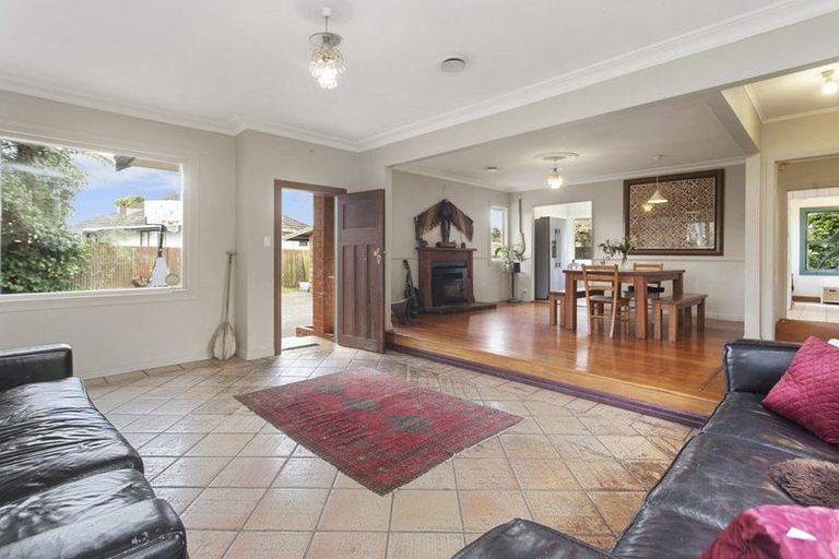 Photo of property in 17 Kervil Avenue, Te Atatu Peninsula, Auckland, 0610