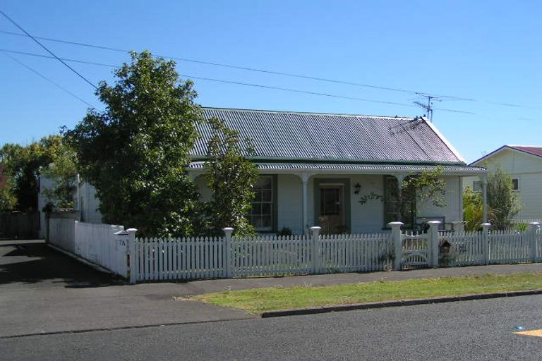 Photo of property in 1/7 Vincent Road, Northcote Point, Auckland, 0627
