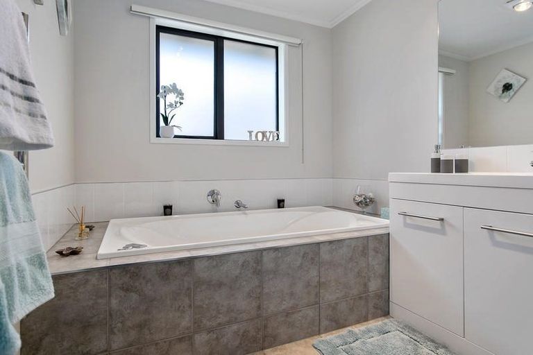 Photo of property in 19 Lilac Close, Cambridge, 3434