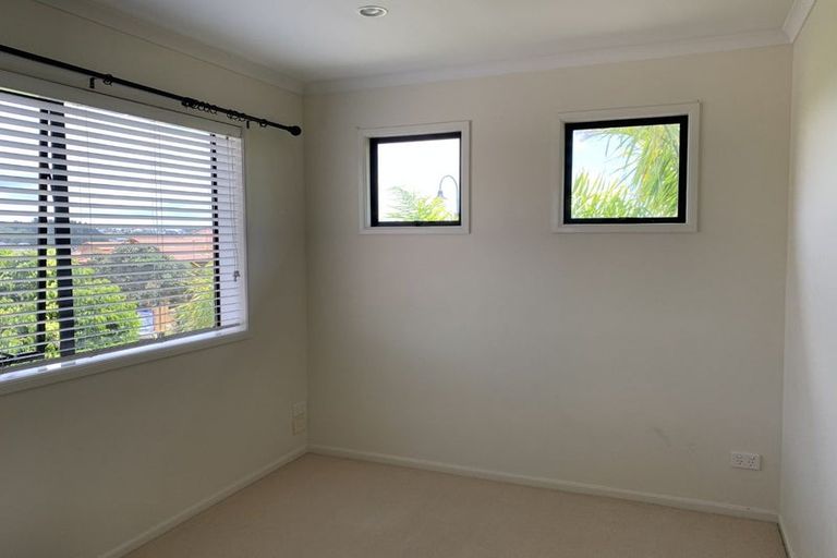 Photo of property in 1 Trimaran Drive, Gulf Harbour, Whangaparaoa, 0930