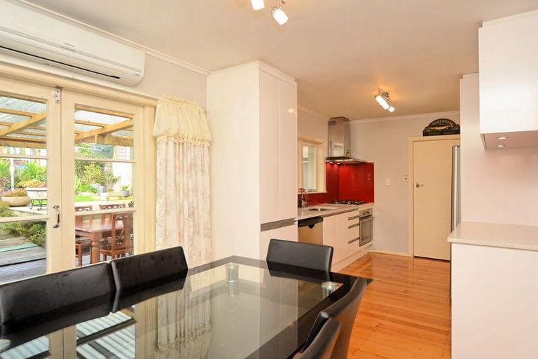 Photo of property in 27 Moire Road, Massey, Auckland, 0614