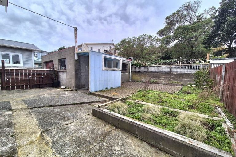 Photo of property in 101 The Parade, Island Bay, Wellington, 6023