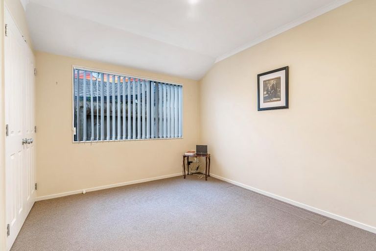 Photo of property in 2 Gunner Drive, Te Atatu Peninsula, Auckland, 0610