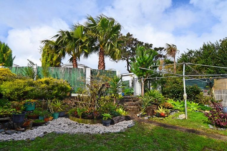 Photo of property in 27 Moire Road, Massey, Auckland, 0614
