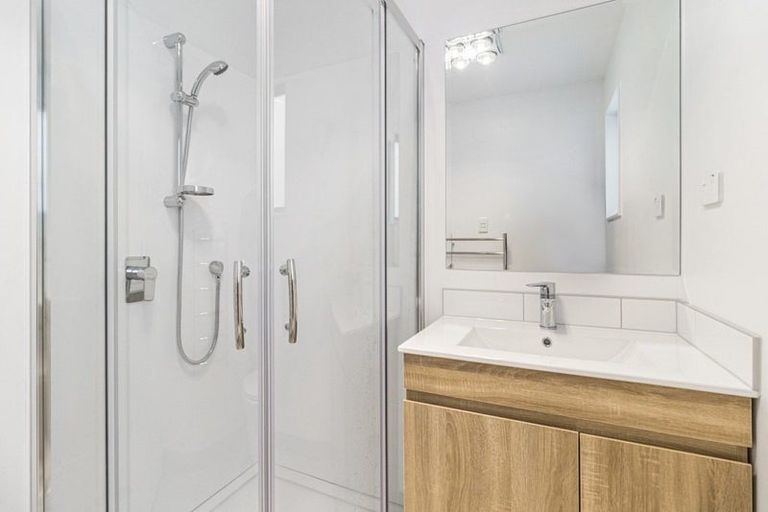 Photo of property in 13 Raupeti Lane, Henderson, 0612