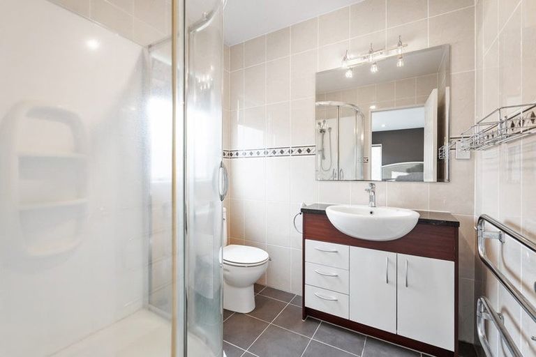 Photo of property in 8 Cuthill Close, Albany, Auckland, 0632