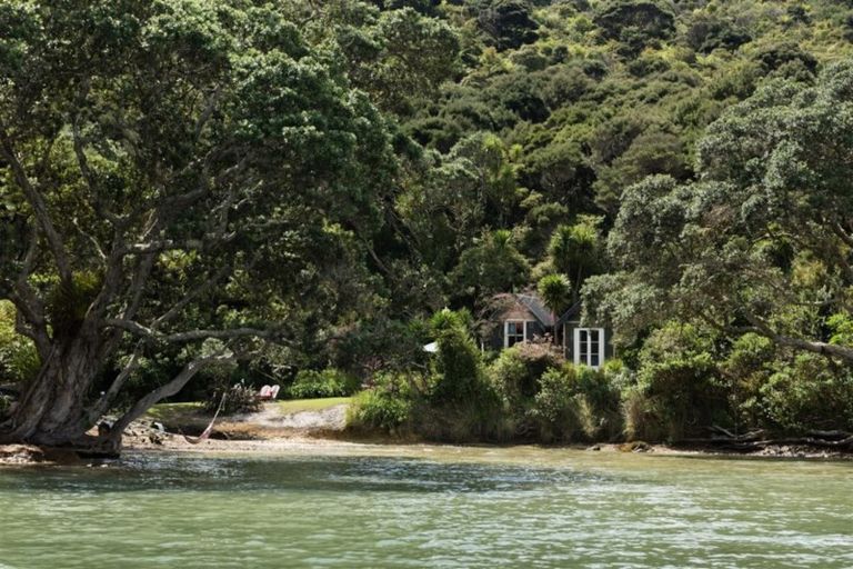 Photo of property in 860 Purerua Road, Te Ti Mangonui, Kerikeri, 0294