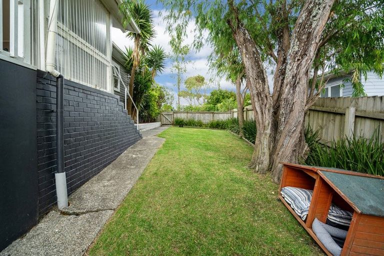 Photo of property in 19 Lanigan Street, Birkdale, Auckland, 0626