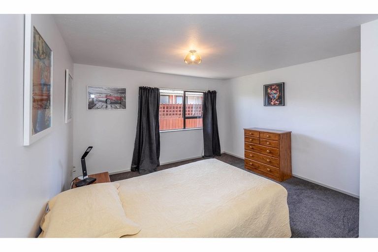 Photo of property in 17 Wiremu Street, Redwood, Christchurch, 8051