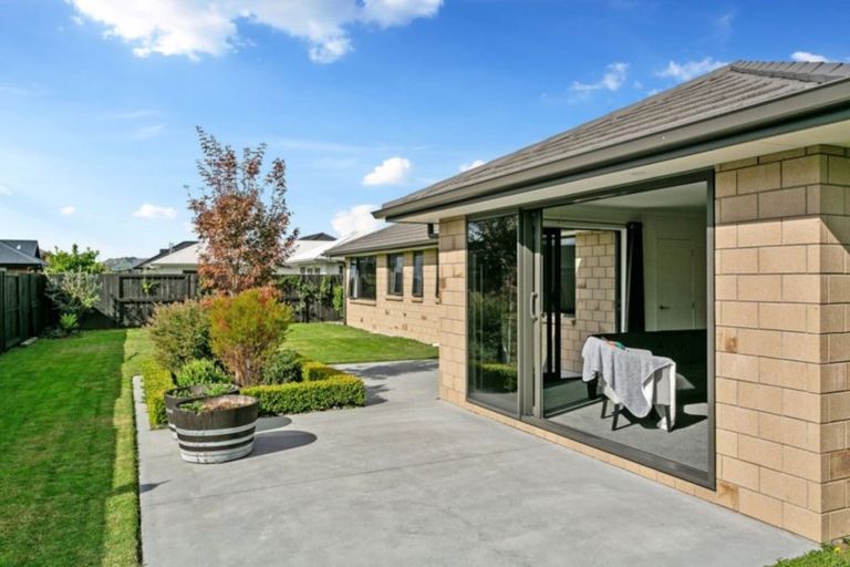 Photo of property in 28 Lilac Close, Cambridge, 3434