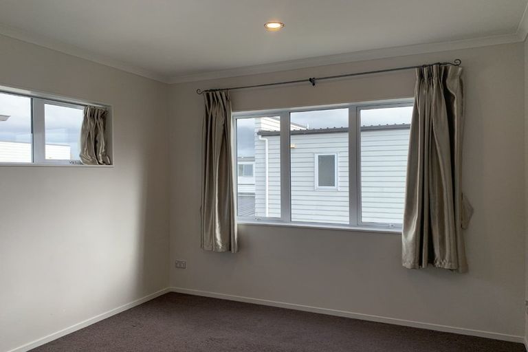 Photo of property in 16 Tarapiroe Avenue, Takanini, 2112