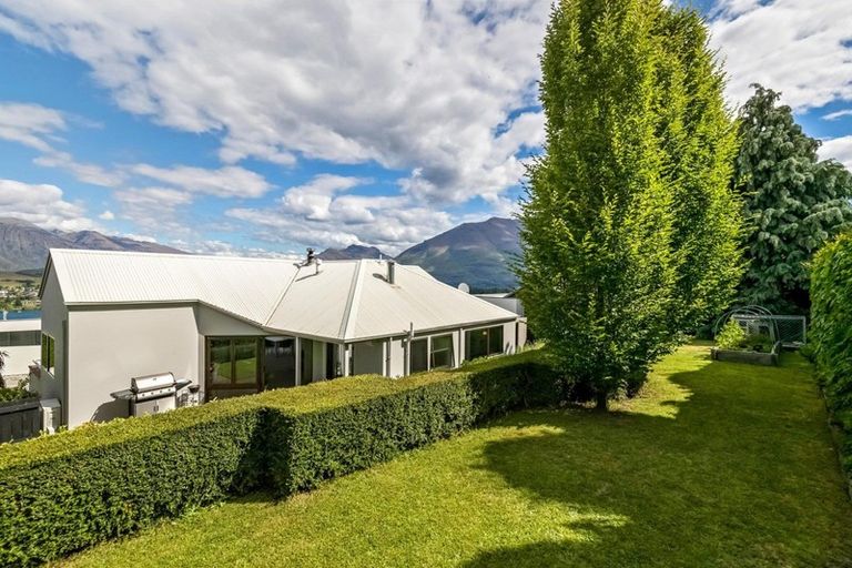 Photo of property in 82 Panorama Terrace, Queenstown, 9300