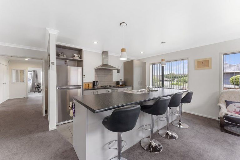 Photo of property in 5 Ronald Scott Grove, Riverstone Terraces, Upper Hutt, 5018