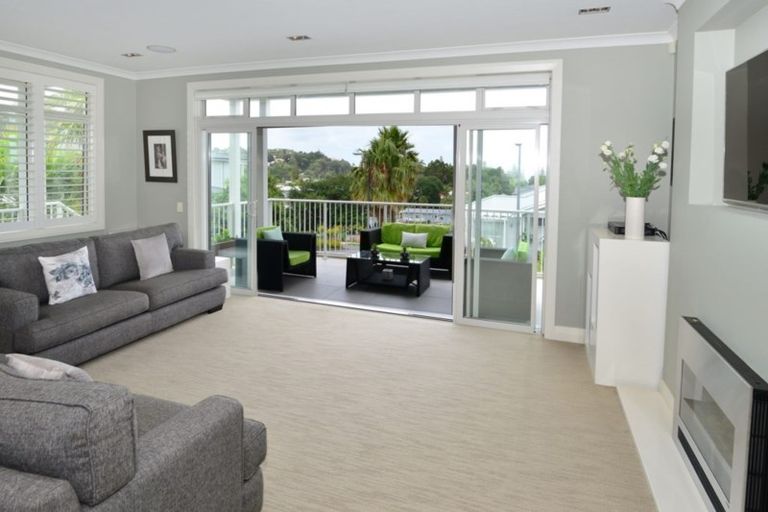 Photo of property in 19 Landmark Terrace, Orewa, 0931