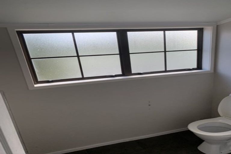 Photo of property in 5 Tawa Road, Te Atatu Peninsula, Auckland, 0610