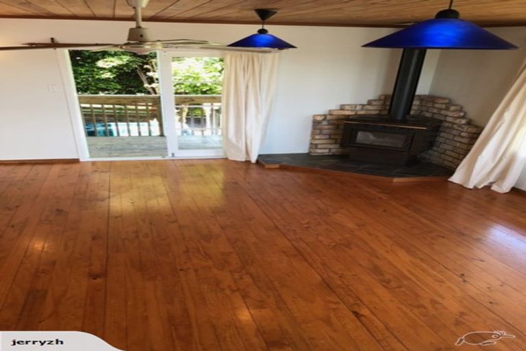 Photo of property in 83 Red Beach Road, Red Beach, 0932