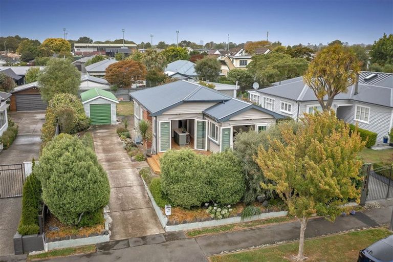 Photo of property in 166 Weston Road, St Albans, Christchurch, 8052