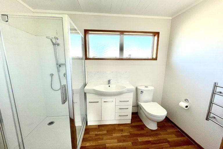 Photo of property in 9 Gloria Avenue, Te Atatu Peninsula, Auckland, 0610