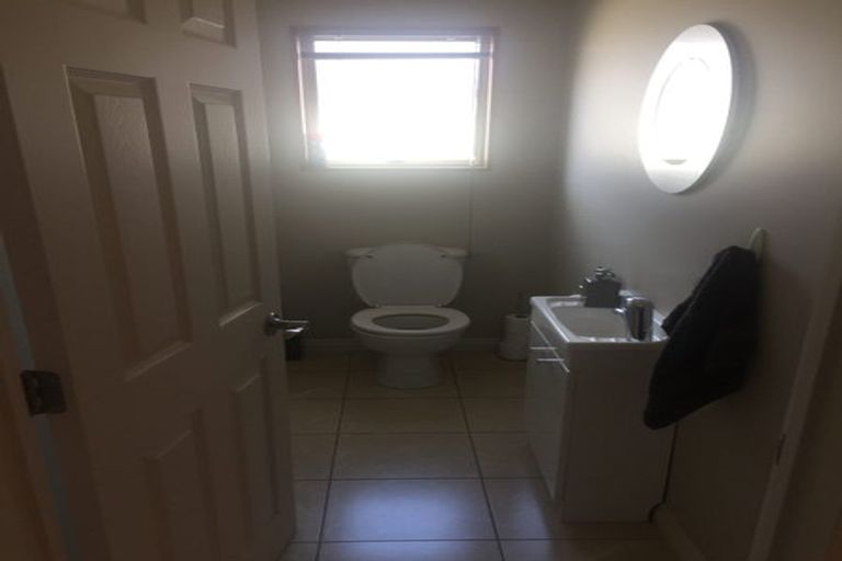 Photo of property in 14 Kaseng Place, East Tamaki Heights, Auckland, 2016