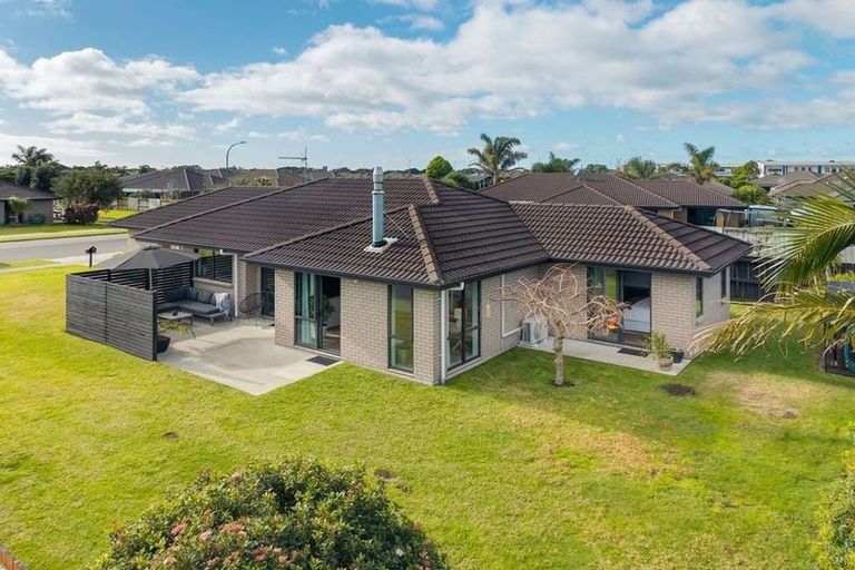 Photo of property in 130 Doncaster Drive, Papamoa Beach, Papamoa, 3118