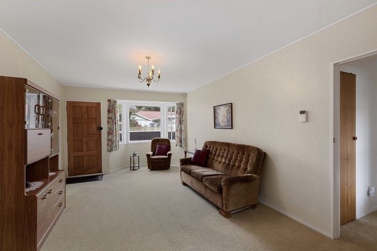 Photo of property in 2/53 Ludlam Crescent, Woburn, Lower Hutt, 5010