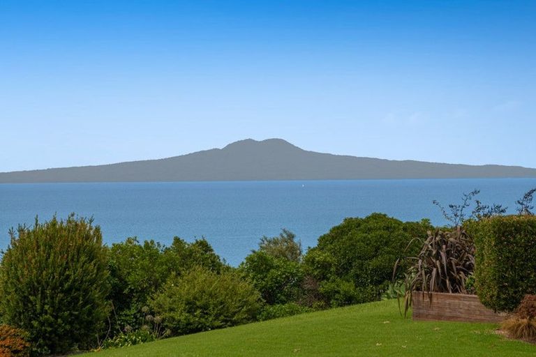 Photo of property in 1031 Whangaparaoa Road, Tindalls Beach, Whangaparaoa, 0930