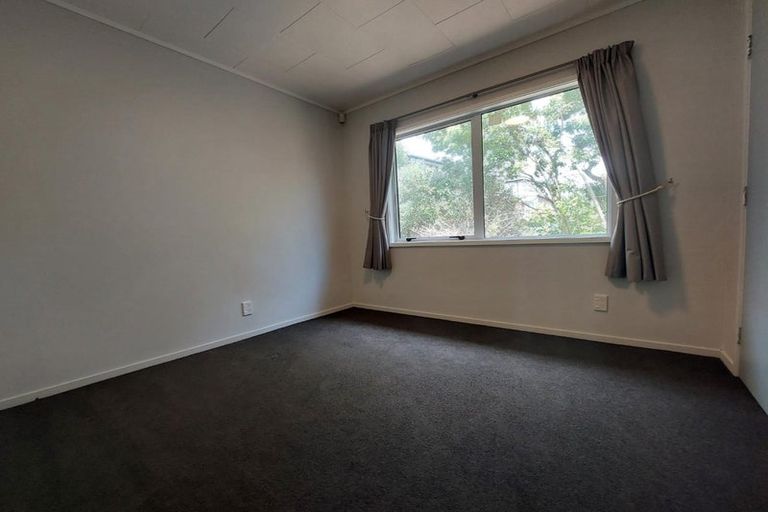 Photo of property in 1/59 Santiago Crescent, Unsworth Heights, Auckland, 0632