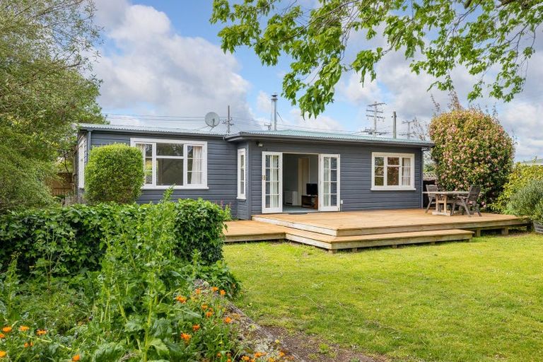 Photo of property in 37 Sackville Street, Martinborough, 5711