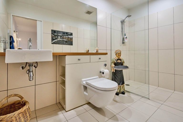 Photo of property in 1/16 Oriental Terrace, Oriental Bay, Wellington, 6011