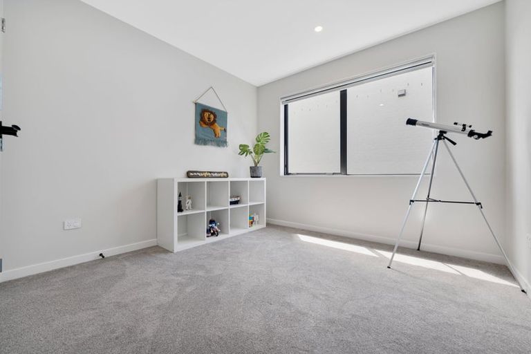 Photo of property in 2 Pukeko Road, Hobsonville, Auckland, 0616