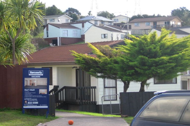 Photo of property in 11 Halloran Place, Massey, Auckland, 0614