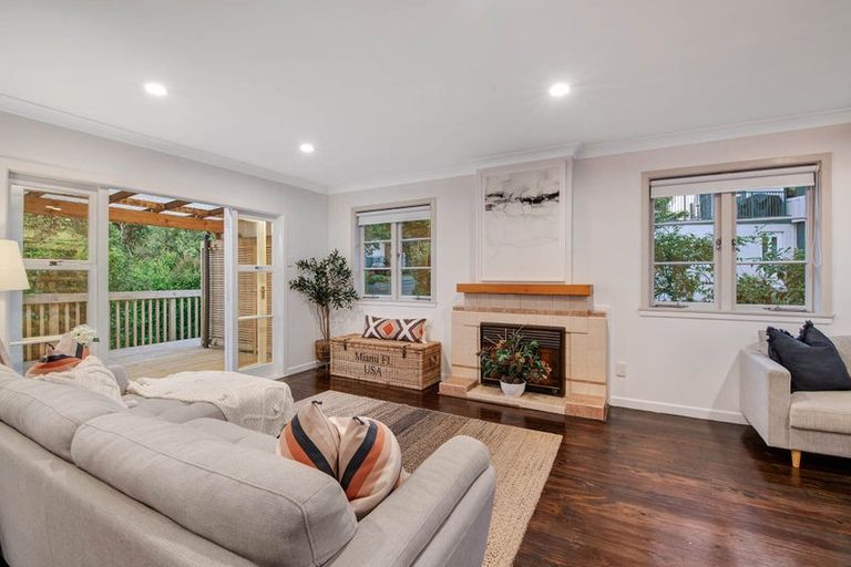 Photo of property in 3 Moffat Road, Red Beach, 0932